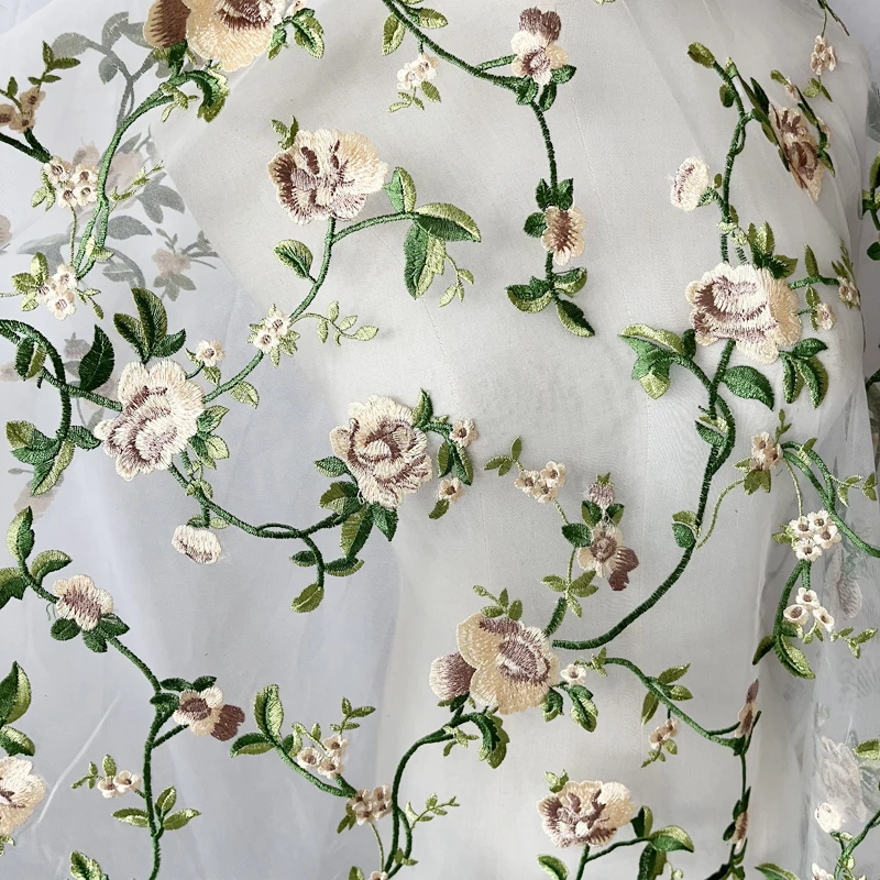 Сетчатое платье-Ципао с вышивкой и цветами из ротанга |