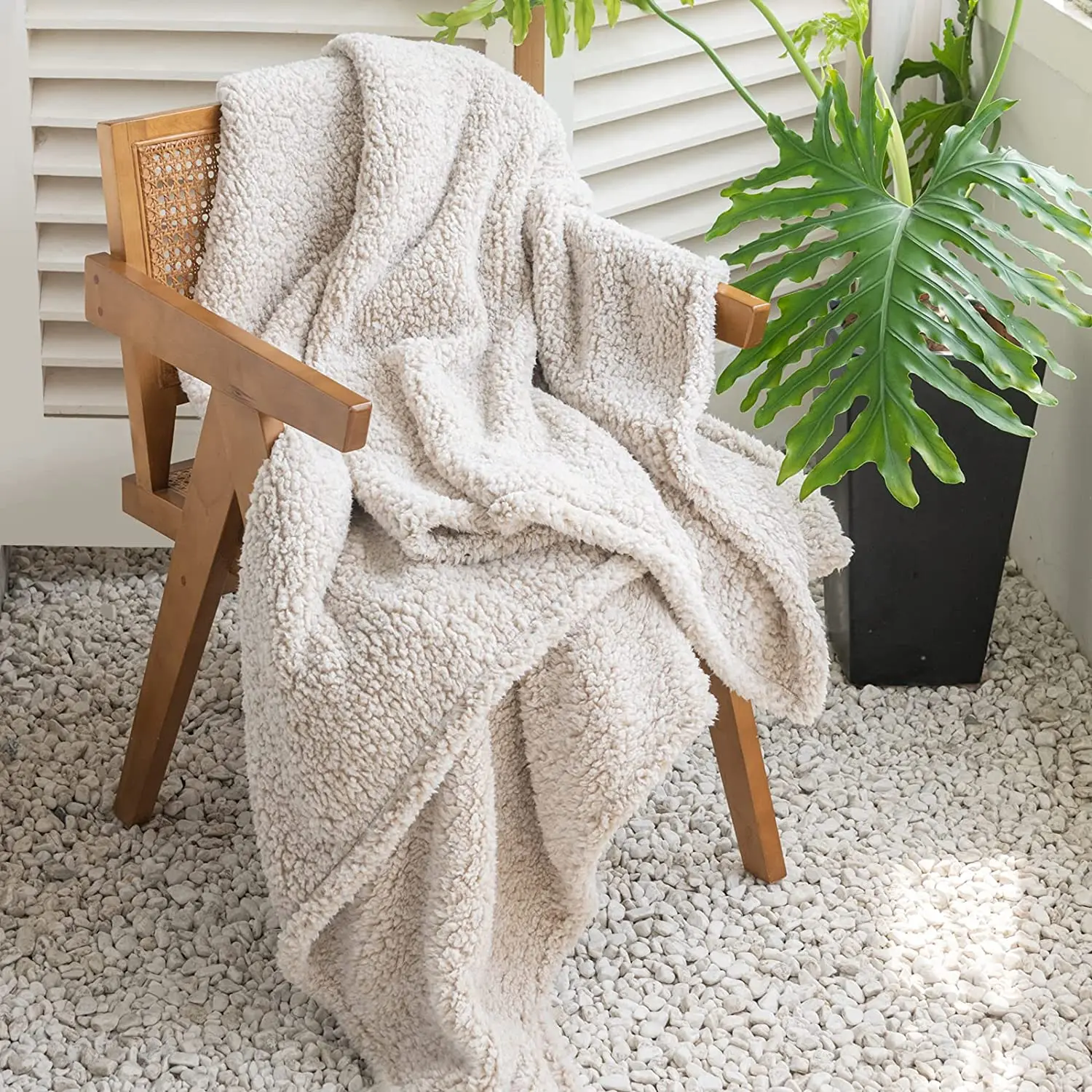 

Шерстяное одеяло для дивана, ультрамягкое плюшевое одеяло, высококачественное двухстороннее украшение земного цвета, теплая и удобная Все...