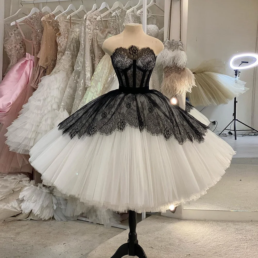 

Vintage Lace Cocktail Dresses Puffy Black and White Prom Gown Strapless Corset Tea Length Homecoming Wear Robe de Bal