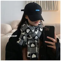 Шарфик с сердечками 

1 000 рублей