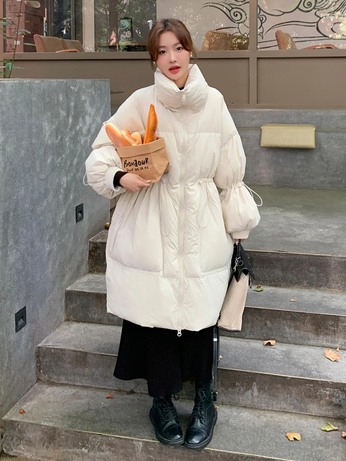 Кремово-белый пуховик с хлебом зимняя маленькая женская новая свободная