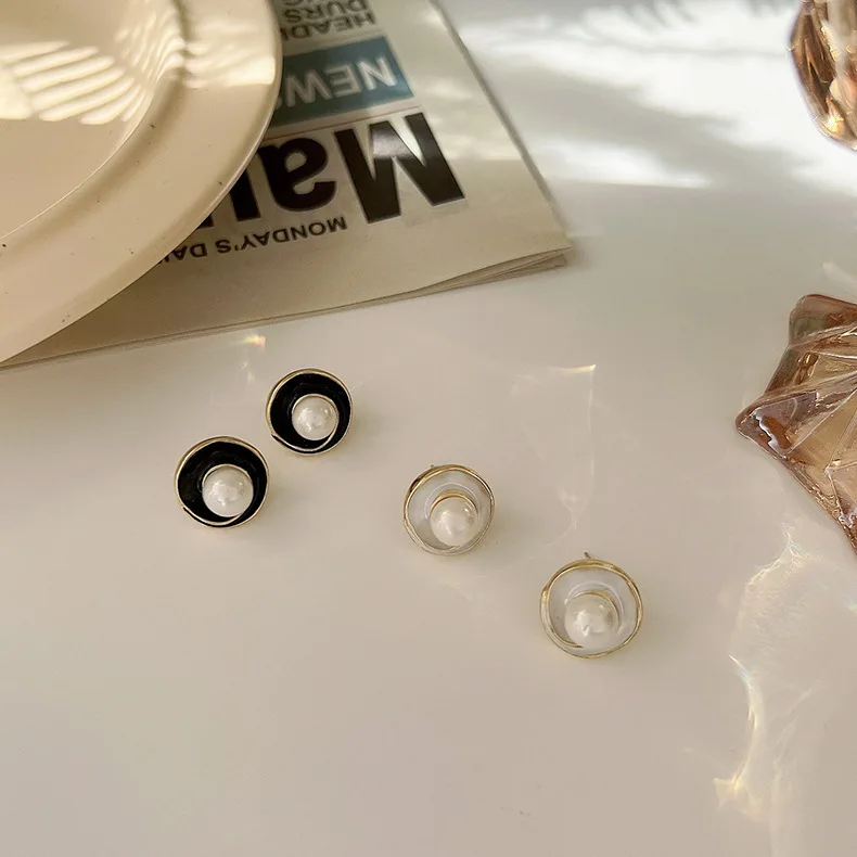 

Retro French Fashion Pearl Earrings Female Autumn and Winter Korean Temperament Exquisite Earrings 2022 New Trendy Earrings