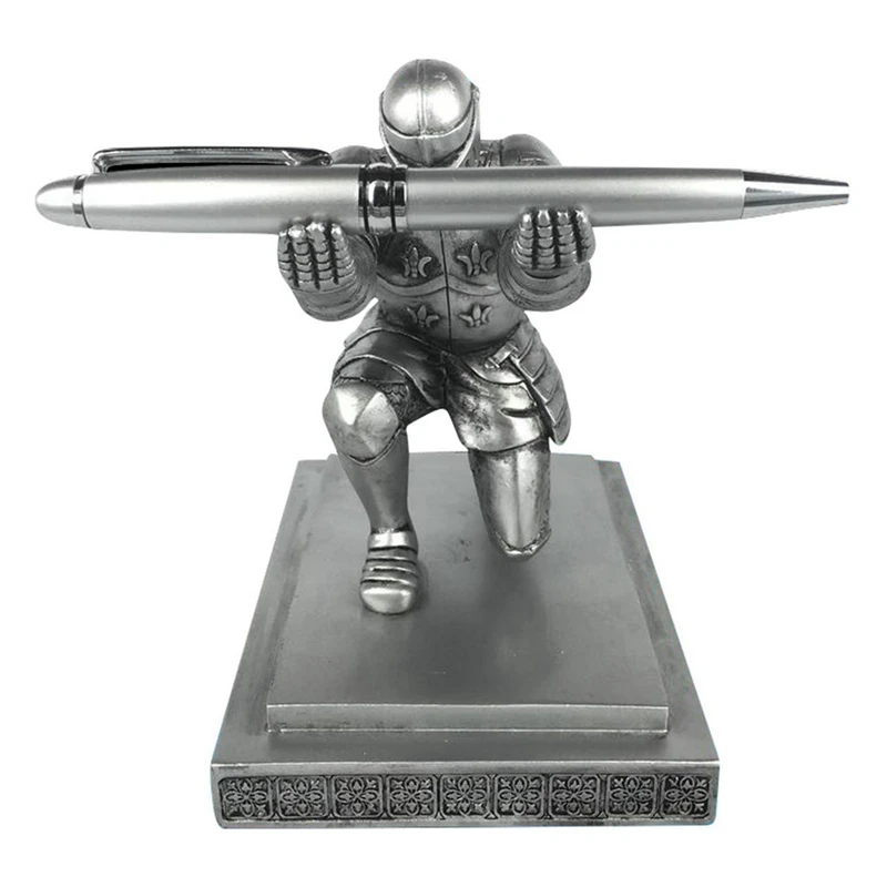 

Креативная настольная подставка-держатель для ручек с изображением солдата рыцаря
