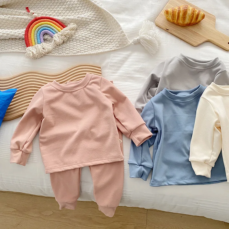 

Детский пижамный комплект От 0 до 5 лет, однотонная бархатная футболка с длинным рукавом и брюки для маленьких девочек, Осень-зима