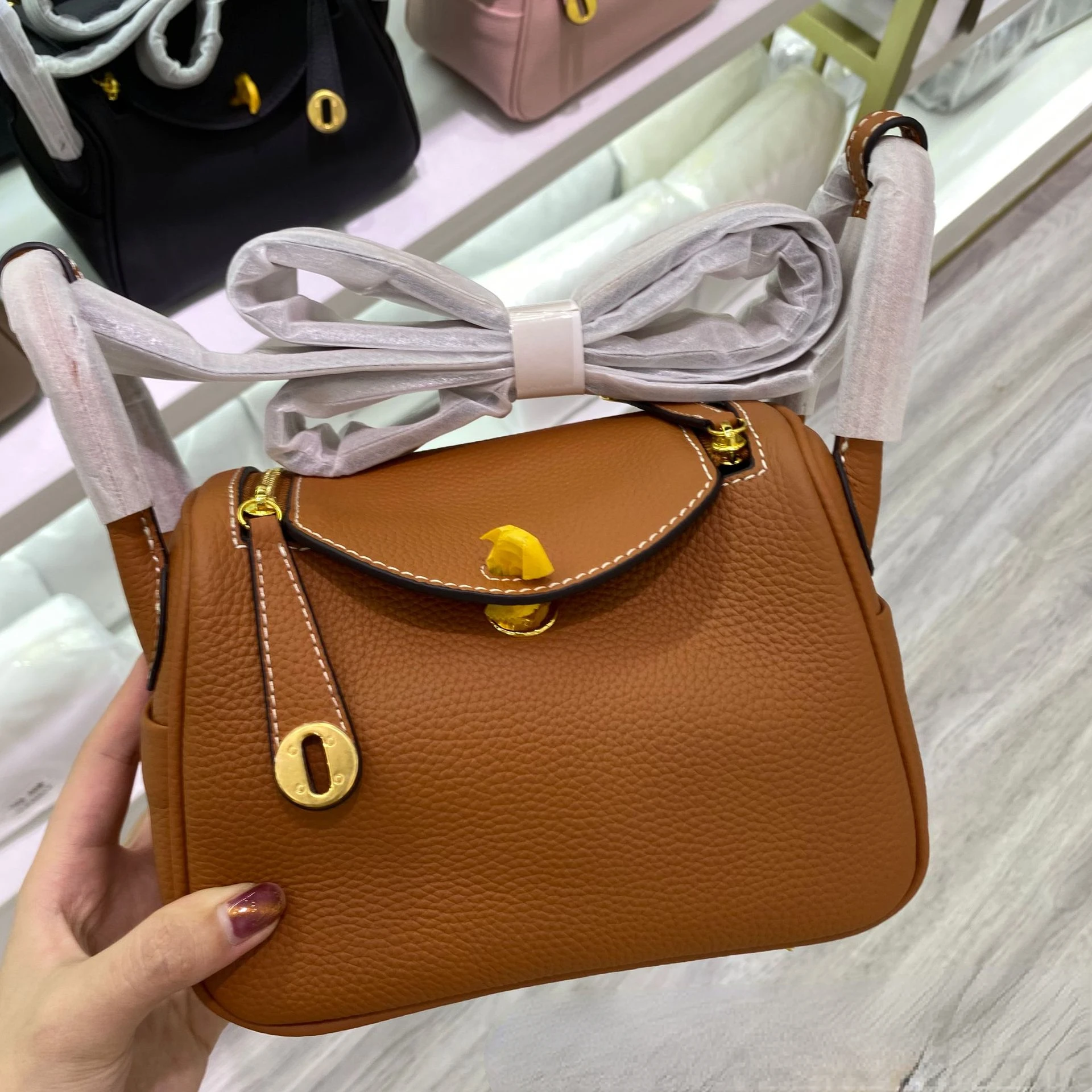

Vintage Soft Cowhide Litchi Pattern Handheld One Shoulder Crossbody Top Cowhide Large Capacity Bag