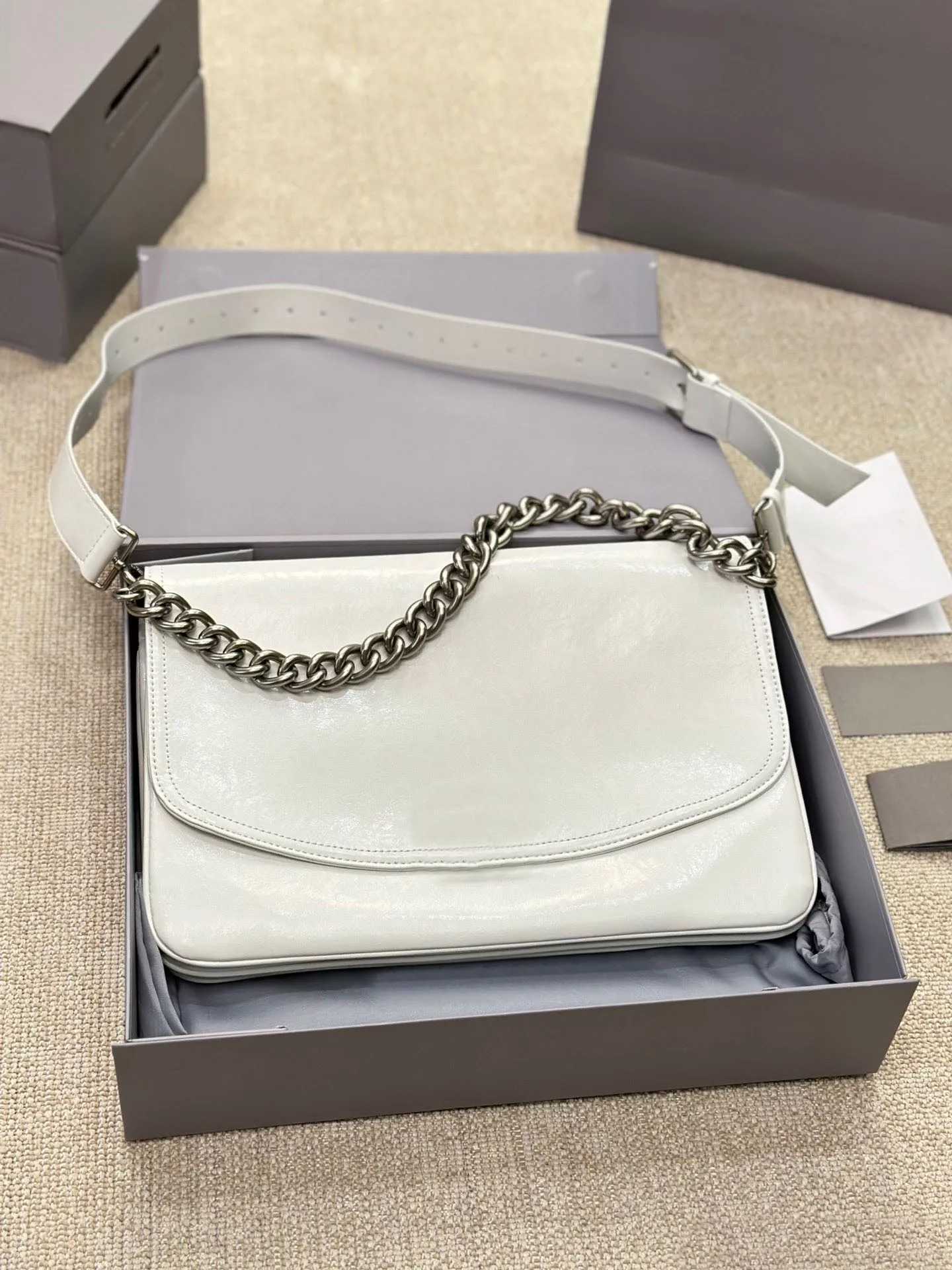 

2024 New Fashion Classic Retro Luxury Flip Tote Designer Top Quality Leather Chain Women'S Shoulder Bag Dinner Bag