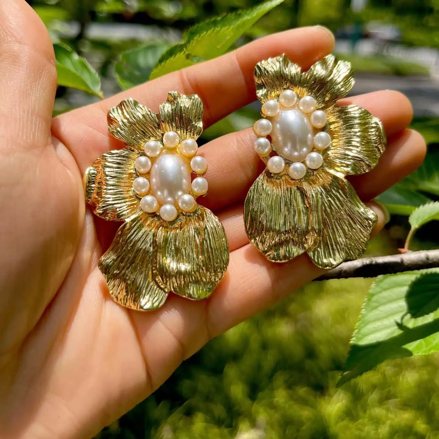 

2023 New Golden Flower Pearl Earrings for Women Jewelry Gifts