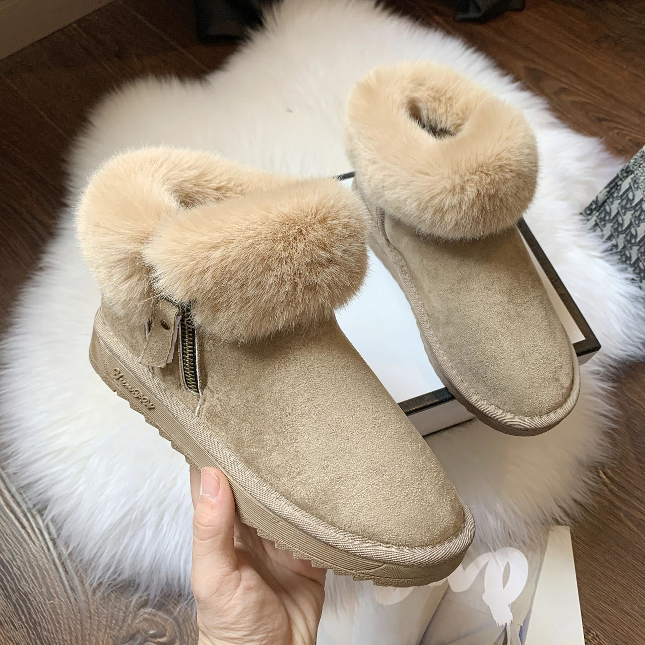 Купи Snow boots Winter Warm Plush Boots Large Size Women's Suede Flat Shoes Female Zipper Shoes Fashion Shoes Comfortable Snowboots за 1,050 рублей в магазине AliExpress