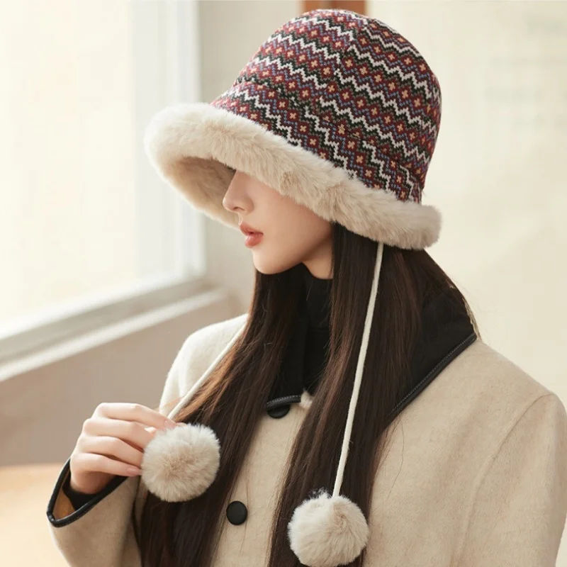 Флисовая рыболовная шапка с помпонами 56-58 см цвета в ассортименте