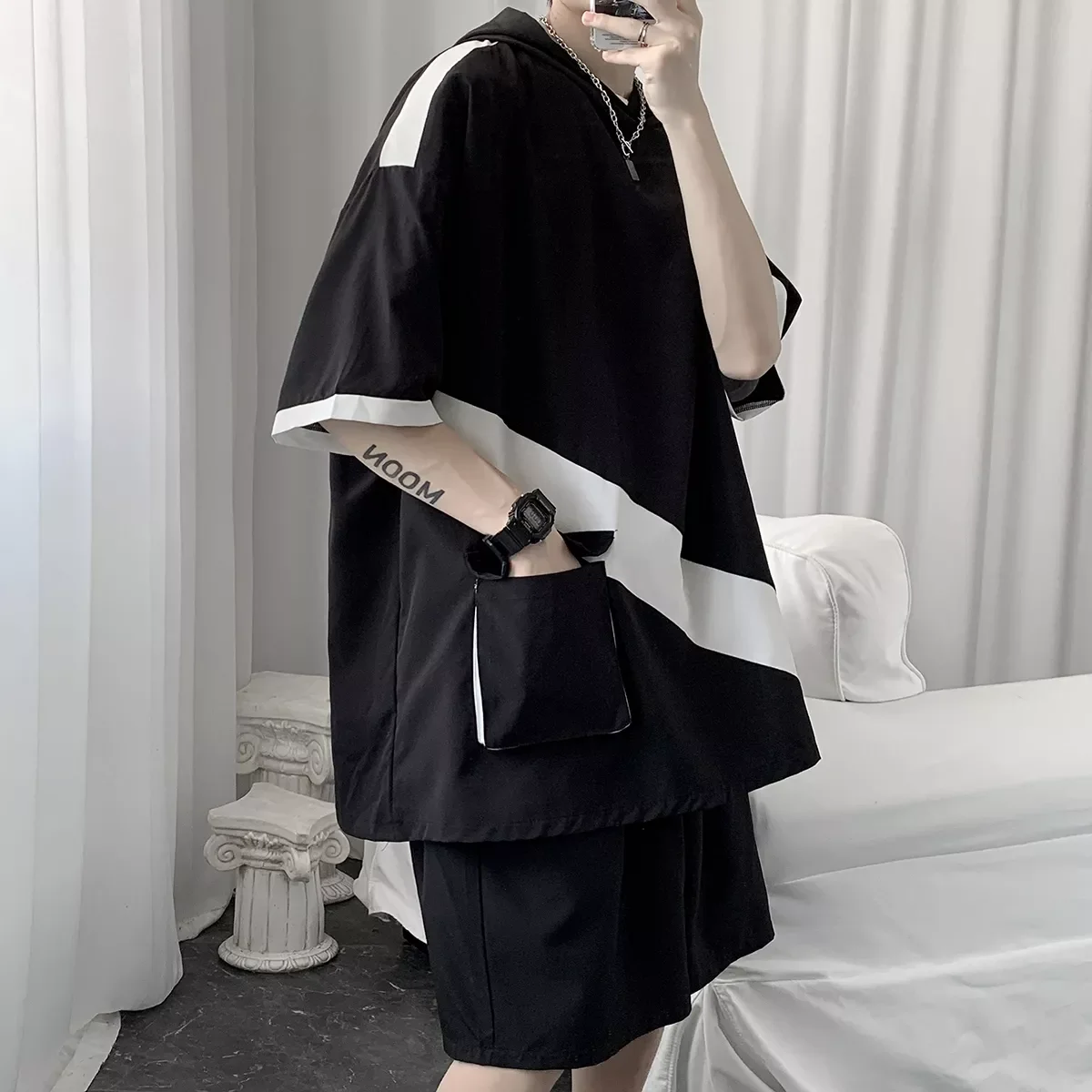 

Костюм спортивный мужской свободного кроя, футболка с капюшоном, комплект из 2 предметов, в стиле пэчворк, большие размеры, летняя одежда