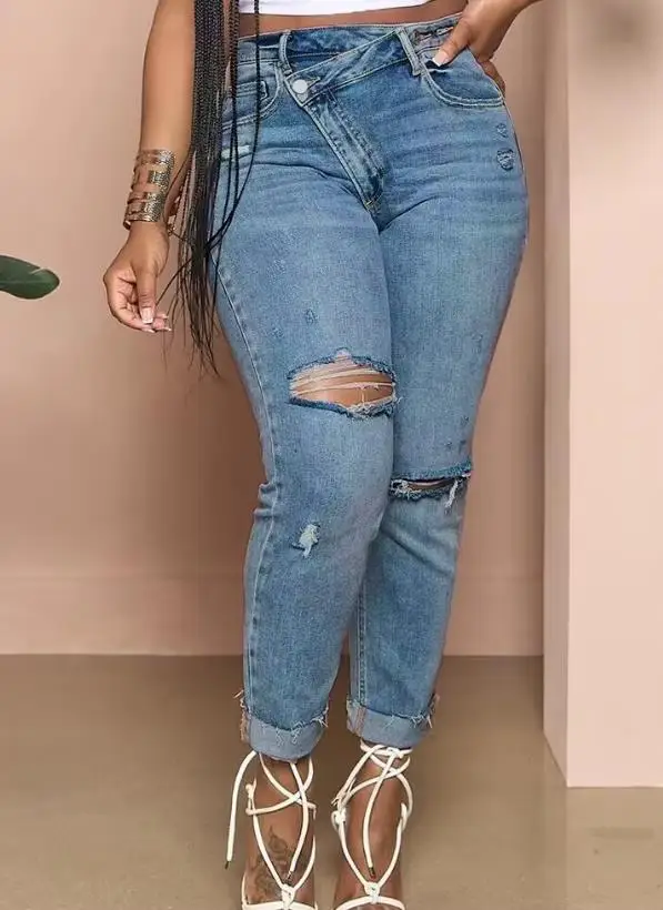 Рисунок 2 - Рваные джинсы с вырезами и высокой талией для женщин