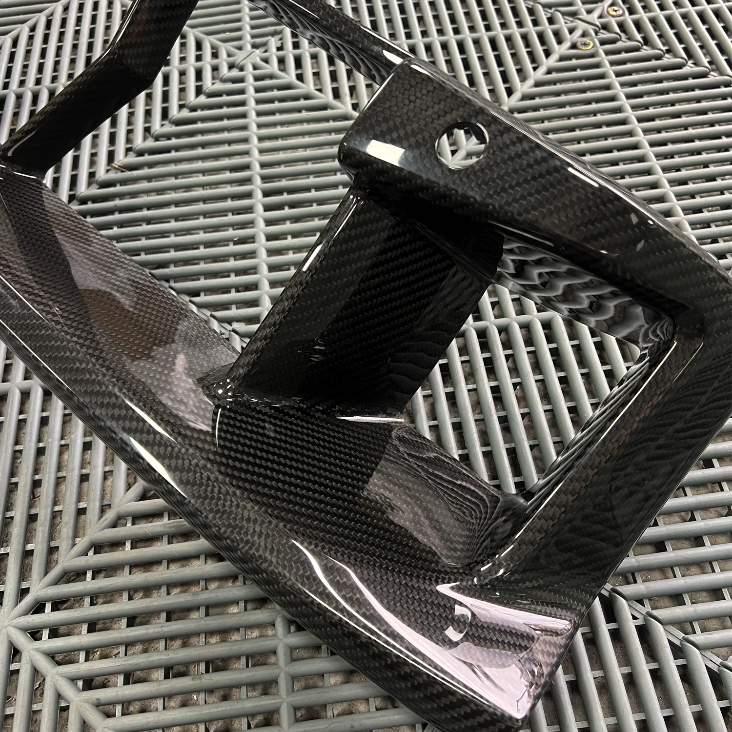 Для BMW M2 G87 2023-24 новый задний бампер из сухого углеродного волокна