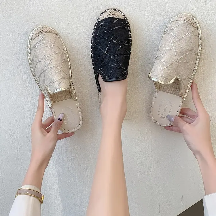 Тапочки женские нескользящие резиновые удобные шлепанцы с плоской подошвой