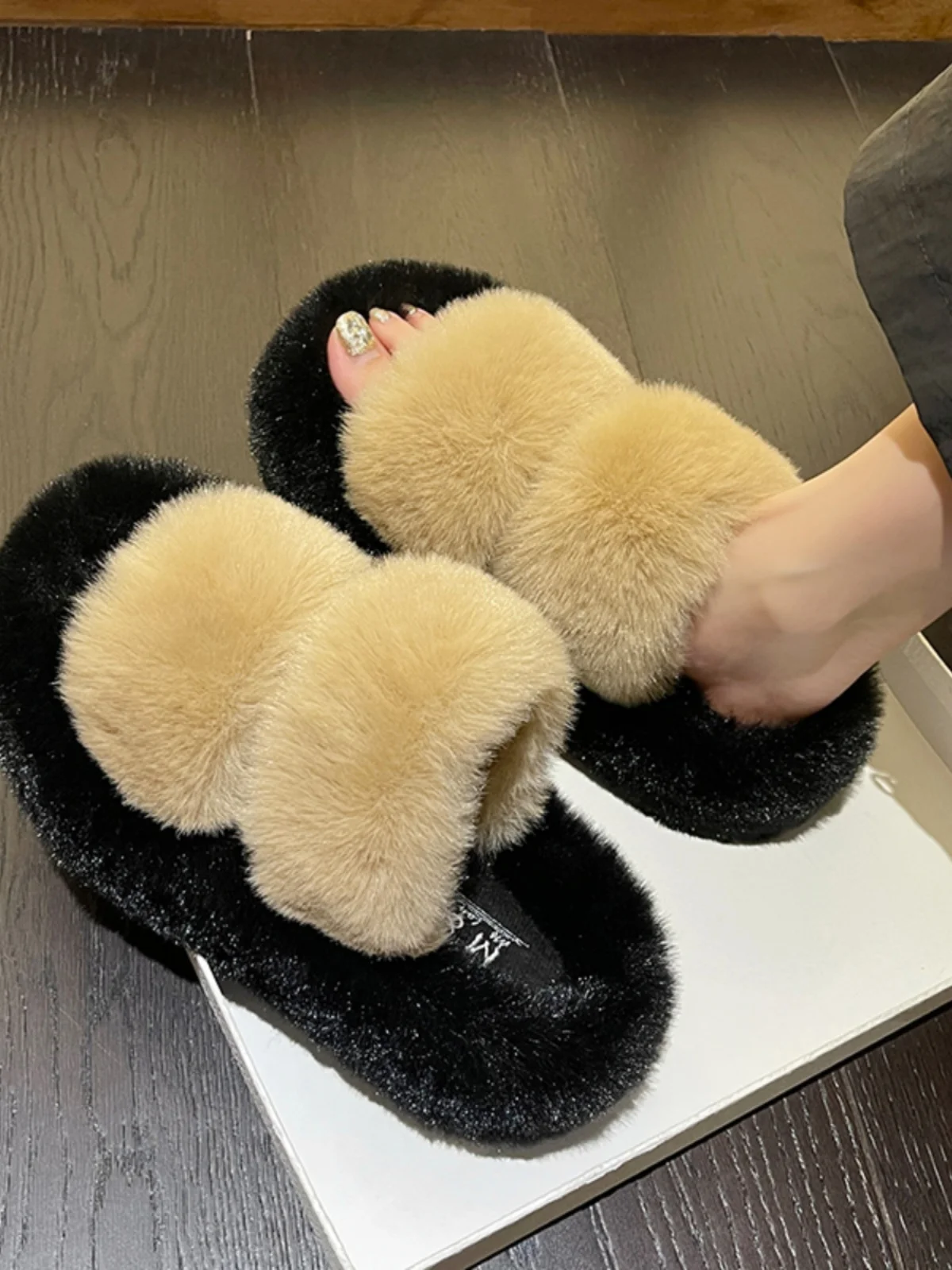 

Шлепанцы женские с мехом, повседневные меховые сандалии на платформе, лоферы средней высоты, роскошная плюшевая обувь на плоской подошве, в римском стиле, осень 2023