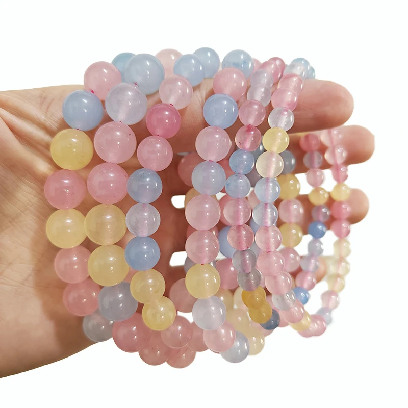 

Женский браслет с бусинами из натурального камня