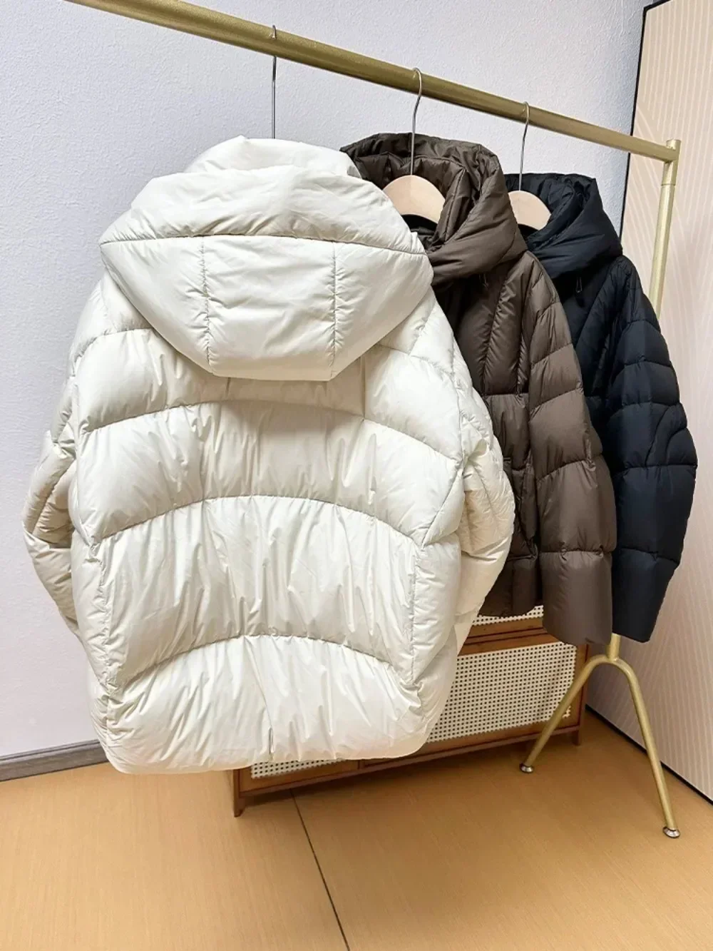 Новинка 2024 ультралегкая теплая куртка-пуховик с капюшоном женская толстая парка