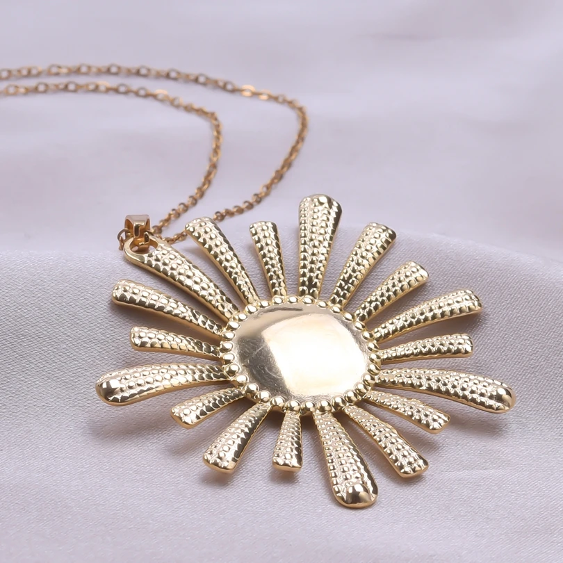 

Personality Exaggerated Jewelry Sun Flower Chain Pendant Necklaces For Women Men Accessories Stainless Steel Necklace Collier