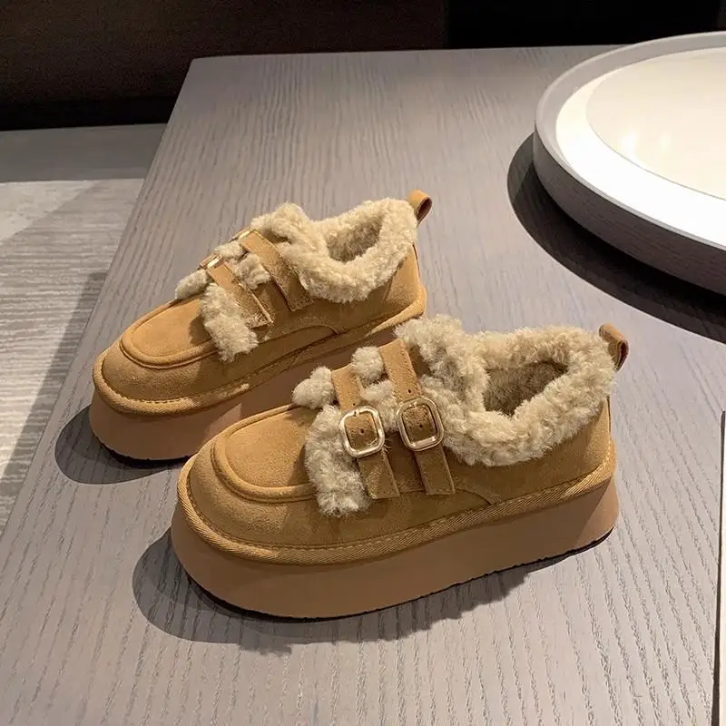 Женские слипоны с мехом на платформе