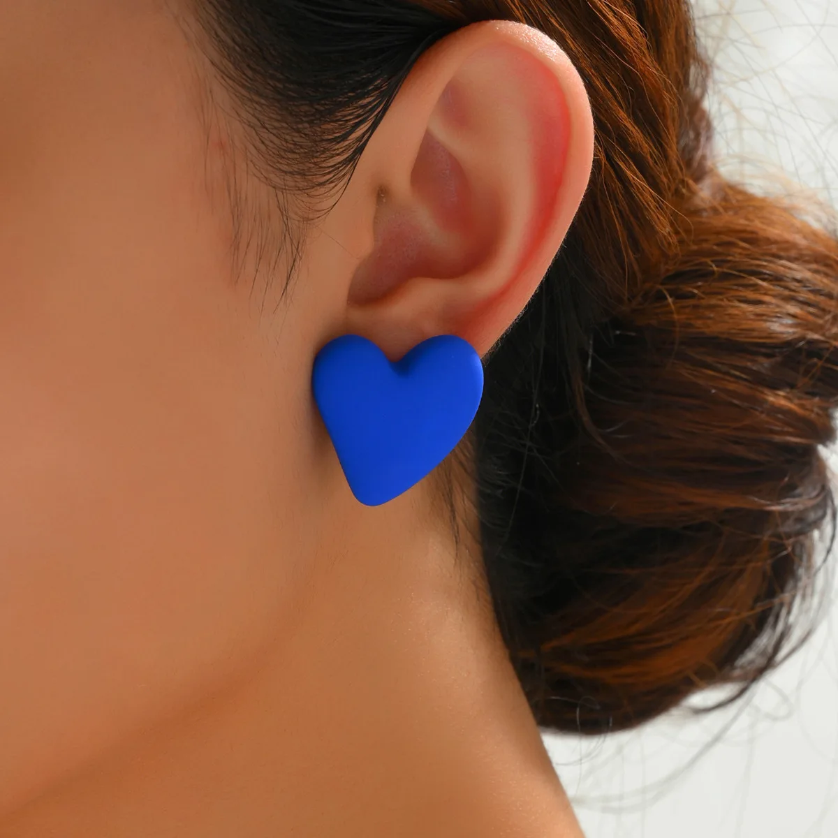 

New Fashion Trend Love Vintage Acrylic heart earrings simple female earrings new sweet niche design senior earrings jewelry