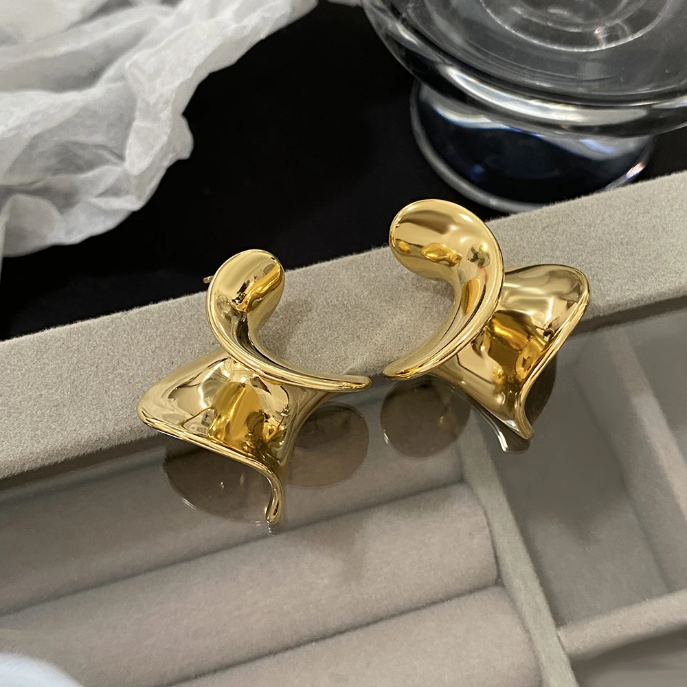 Женские серьги-гвоздики с абстрактными геометрическими фигурами