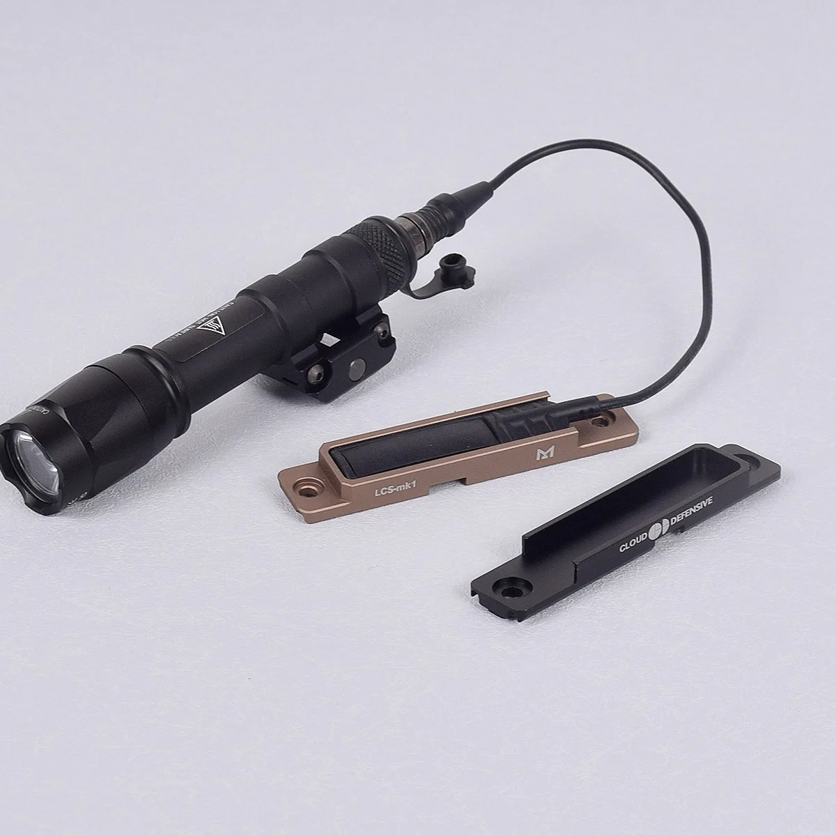 

LAMBUL Tactical Flashlight Light Control Switch Slot Scout Light Pressure Switch Pad Tail Plug-in Fit M300 M600 M951 M952