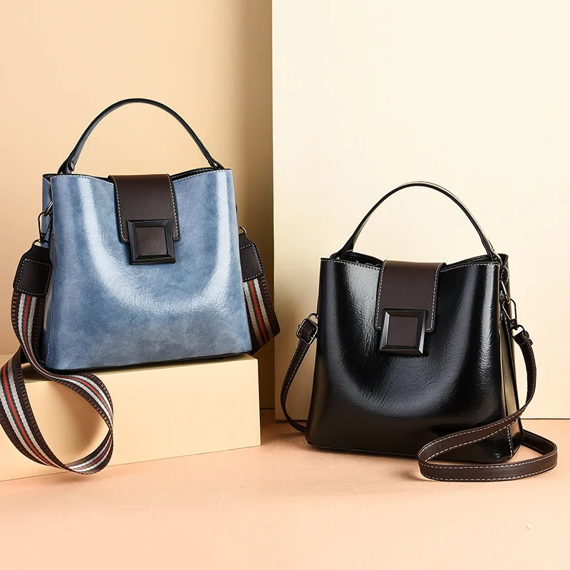 

tiktok, red bucket, shoulder bag, shoulder bag, sweet and casual bag.