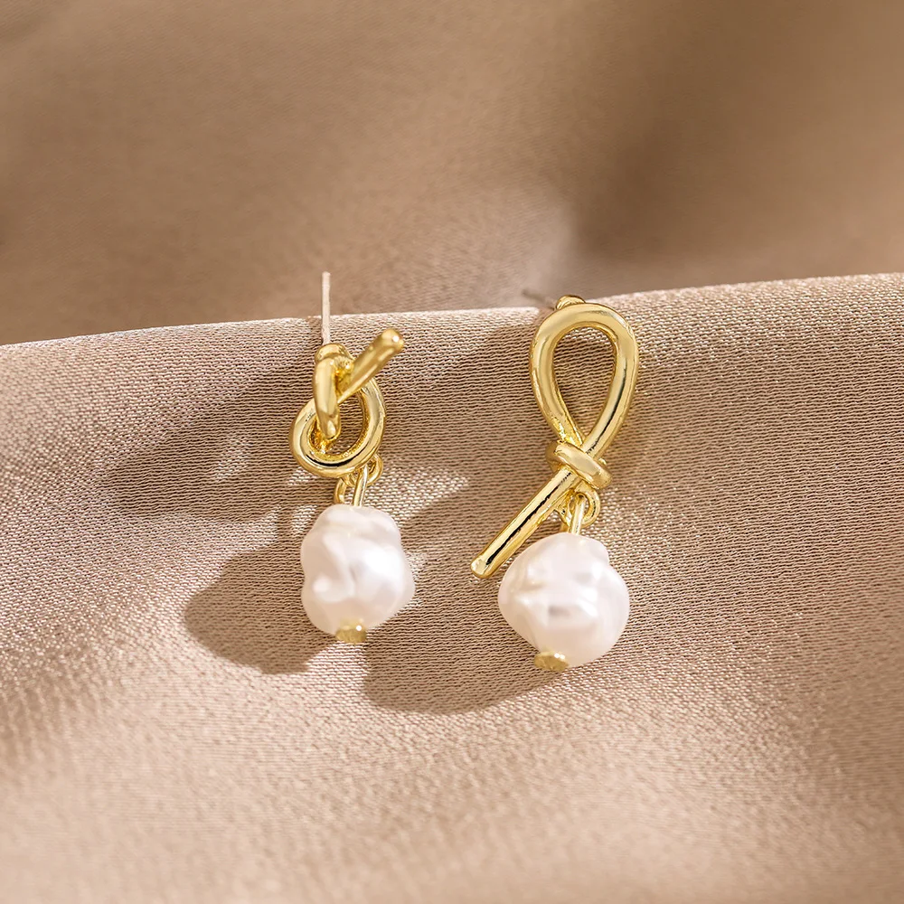 

2022 Fashion Diamond Stud Earrings Romantic Sweet Pearl Heart-shaped Pearl Earrings for Women Jewelry