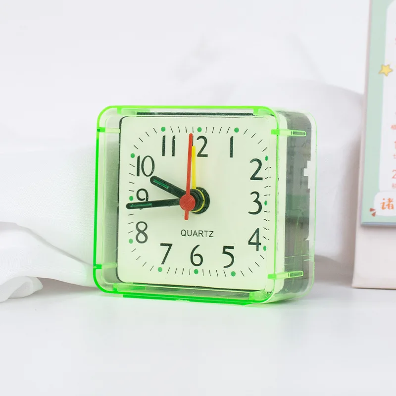 

Цифровой будильник белый