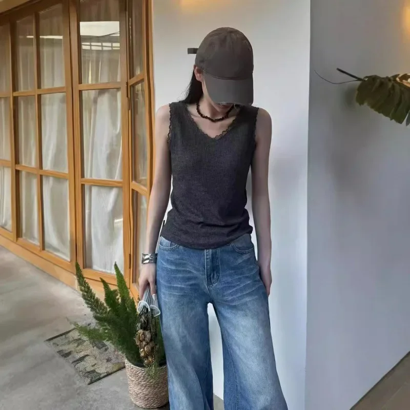 Модный корейский стиль с v-образным вырезом и кружевным краем внутренний жилет 2024