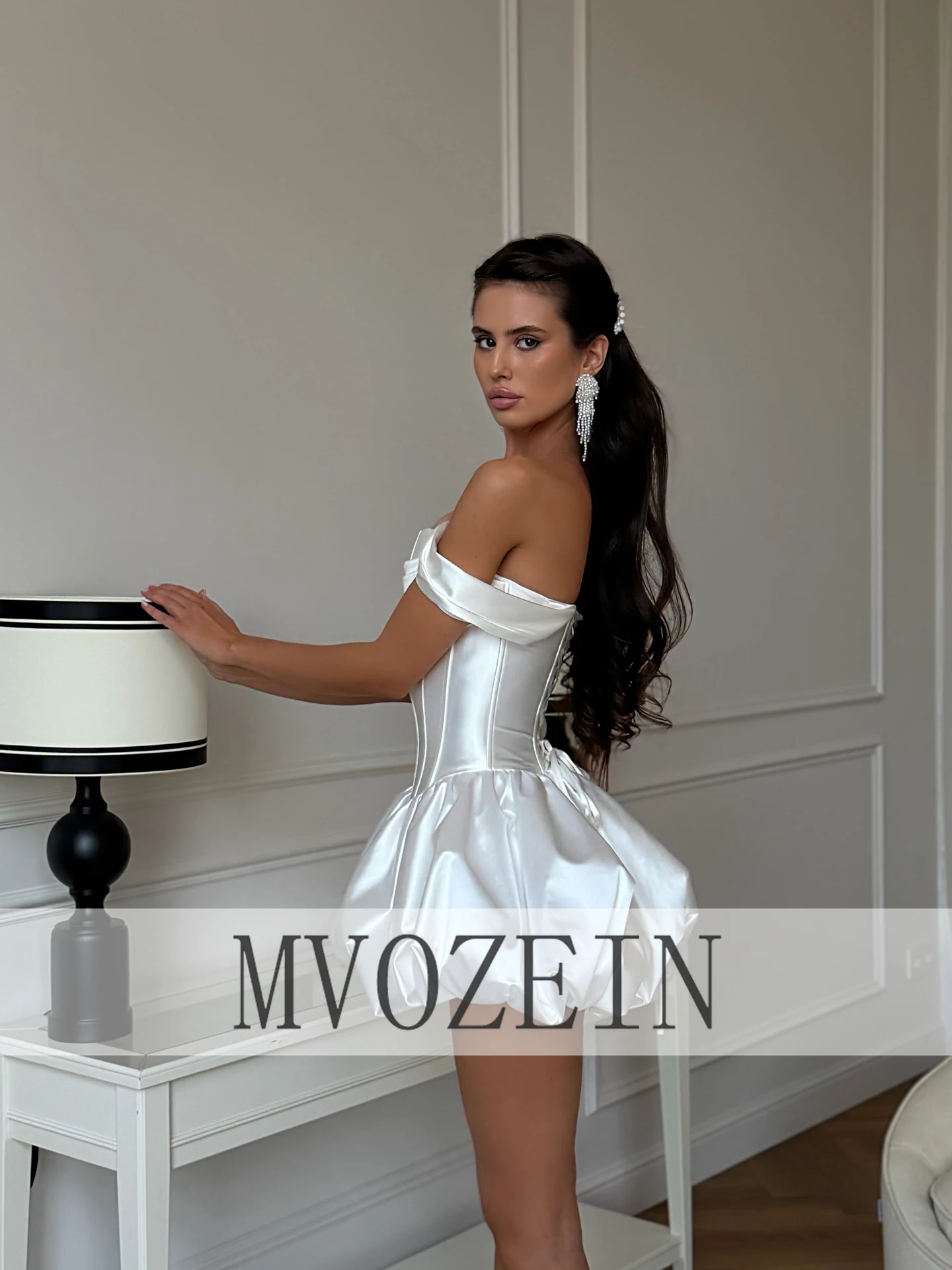 Белое атласное платье MVOZEIN для выпускного вечера с открытыми плечами, мини-платье выше колена для коктейльной вечеринки (art.: 3920daf63a092) - 3920daf63a092