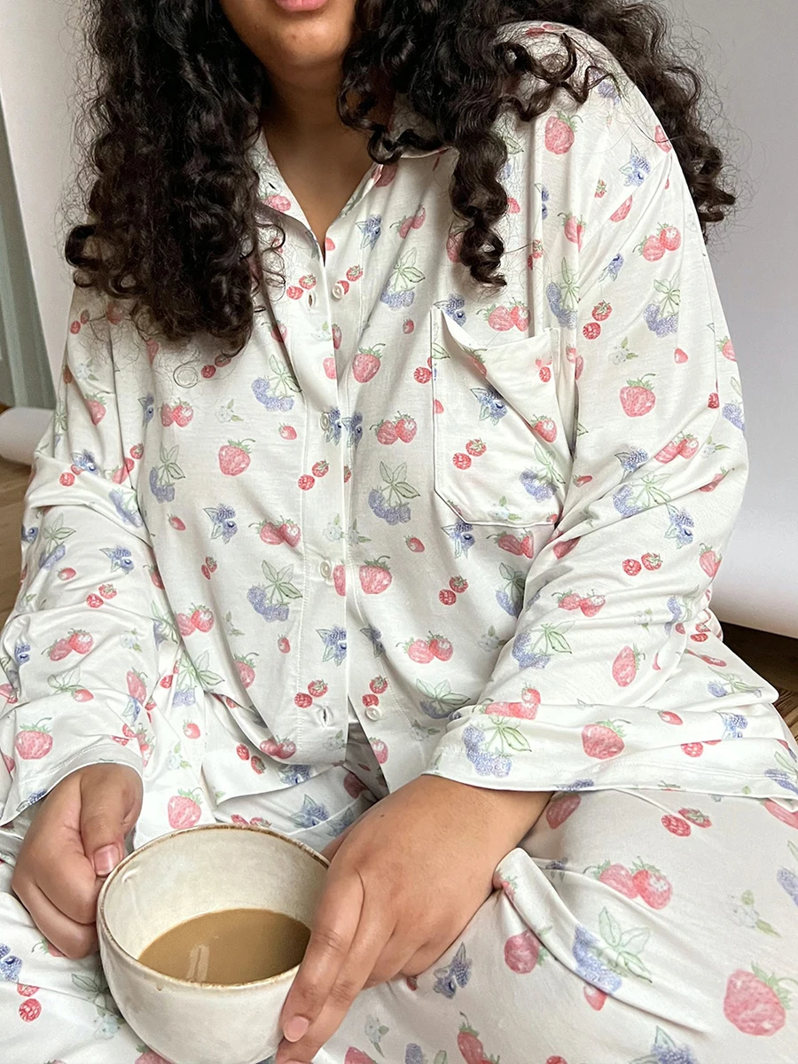 

Women s Floral Print Pajama Set with Short Sleeve Top and Capri Pants - Comfortable Loungewear for a Relaxing Evening