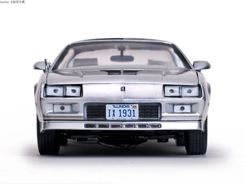 SunStar 1:18 1982 Chevrolet Camaro Ограниченная серия металлическая статическая модель