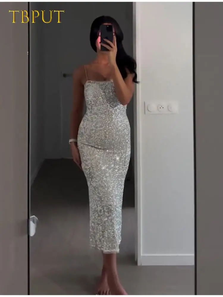Женское блестящее платье с открытой спиной блестками