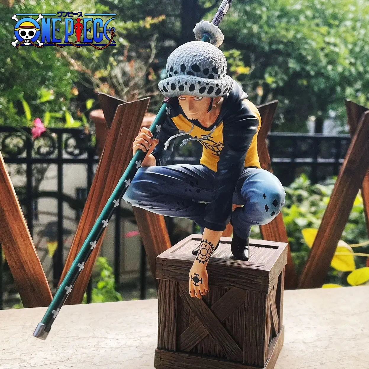 

One Piece Trafalgar D Water Law Squatting Statue Anime Action Figure Oka Shichibukai GK Model Decoration Collection Toy Boy Gift