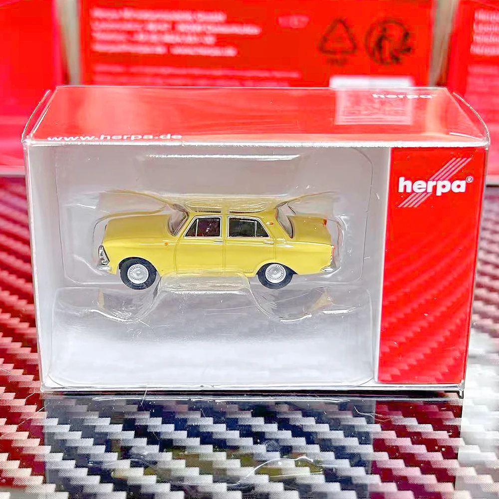 Фото Масштабная модель автомобиля Herpa 1/87, желтая, пластиковая, отличная коллекционная модель для подарка. №1