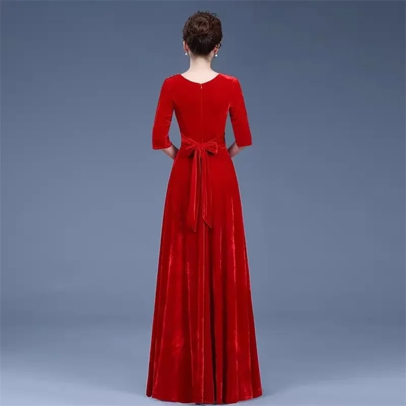 Золотистое бархатное платье для хора выступлений на новый год праздник весны