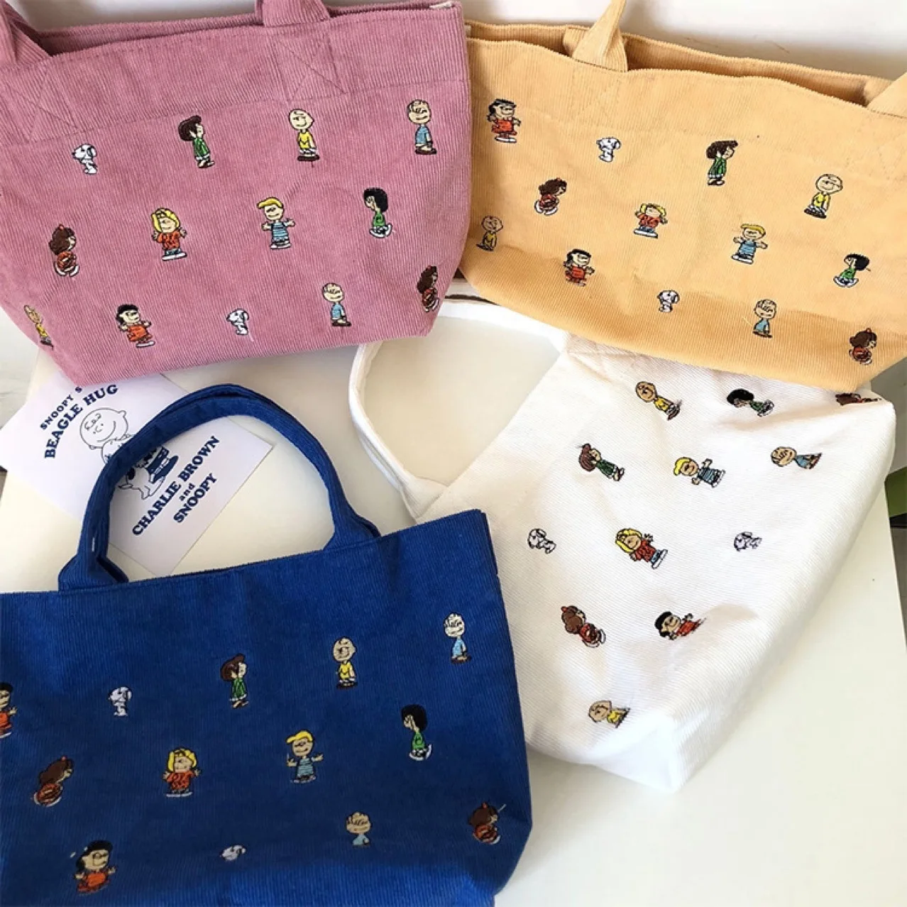 

Сумка на плечо Snoopy для мам, милый вельветовый саквояж на плечо с мультяшной вышивкой, Большой Вместительный чемоданчик для бенто