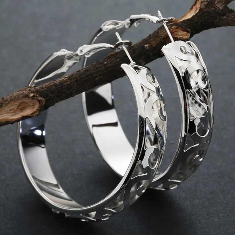 

Ofertas Hot Sale Simple Popular Exaggerated Wide Edge Carved Circle Silver Color Gold Color Women Hoop Earrings