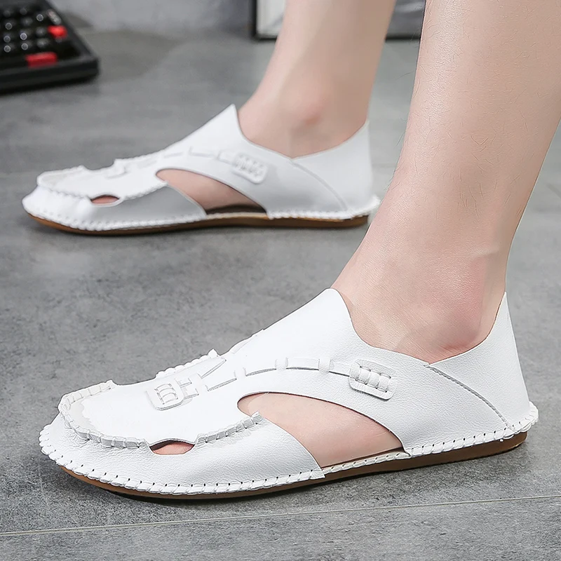 

Summer Leather Sandals Men's Outdoor Slippers Hollow Hole Shoes Breathable Moccasin Shoes TPR Casual Shoes Light Walking Shoes