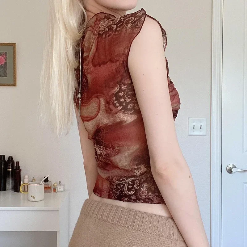 Короткий топ с леопардовым принтом и v-образным вырезом в американском стиле