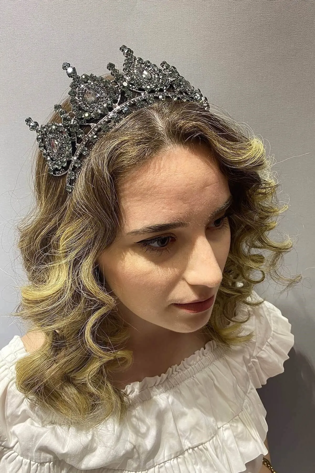 

Bridal Accessories antoite smoky Ahu Model Bridal Crown Wedding Handmade For Bride And Bridesmaids