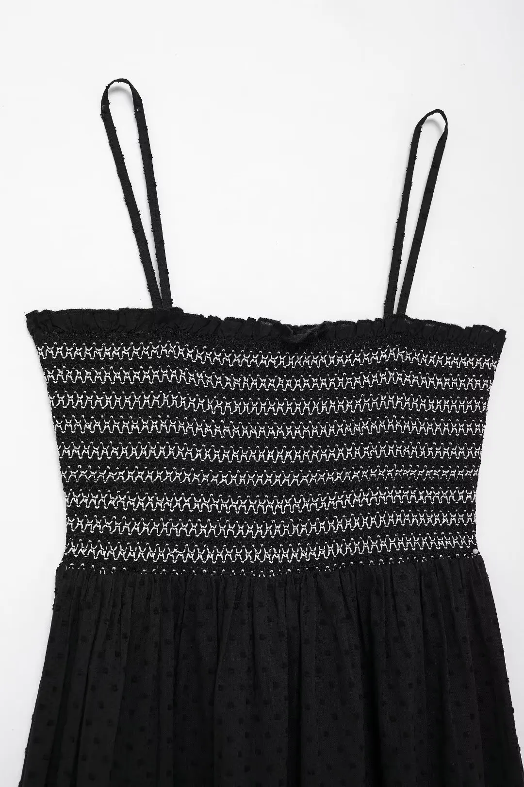 Женское длинное платье с бретельками-спагетти вышивкой