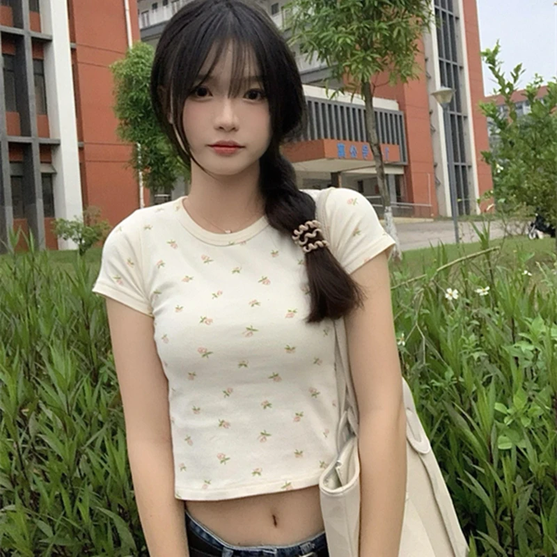 

Кроп-Футболка женская однотонная базовая с коротким рукавом и круглым вырезом