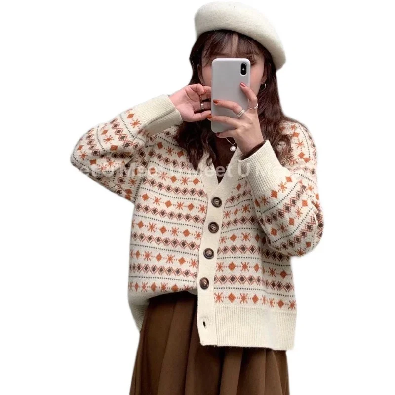 Женский трикотажный кардиган с V-образным вырезом на пуговицах