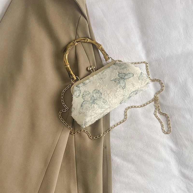 Женская сумочка на цепочке с принтом в виде бабочек