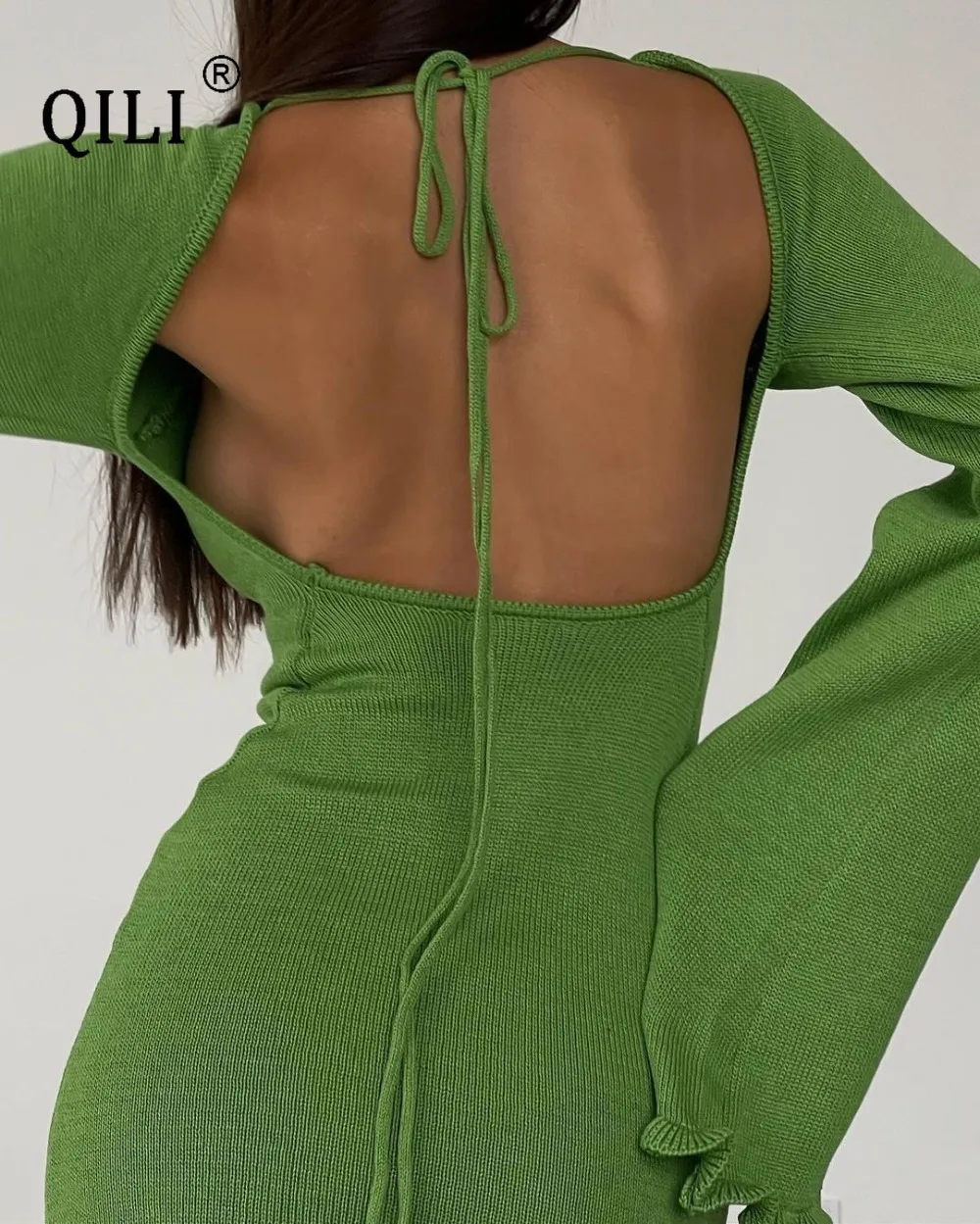 

QILI Long Sleeved Knitted Backless Sexy Dress Autumn/winter 2023 Cross-border Flared Sleeve Tight Holiday Dress Short