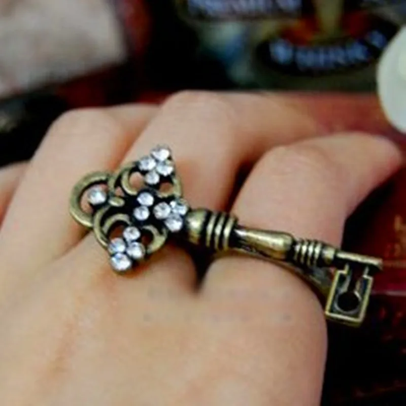 Кольцо с кристаллами в форме ключа для мужчин и женщин, ювелирное украшение в ретро стиле, двойные кольца в европейском и американском стиле, подарок на день рождения