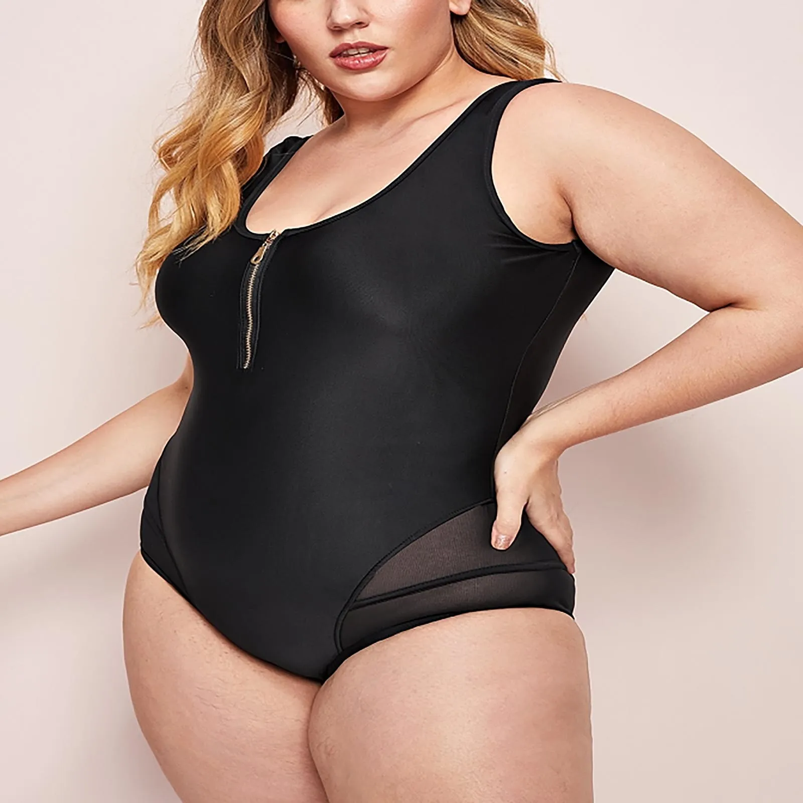 Рисунок 2 - Плюс размер Купальник с V-образным