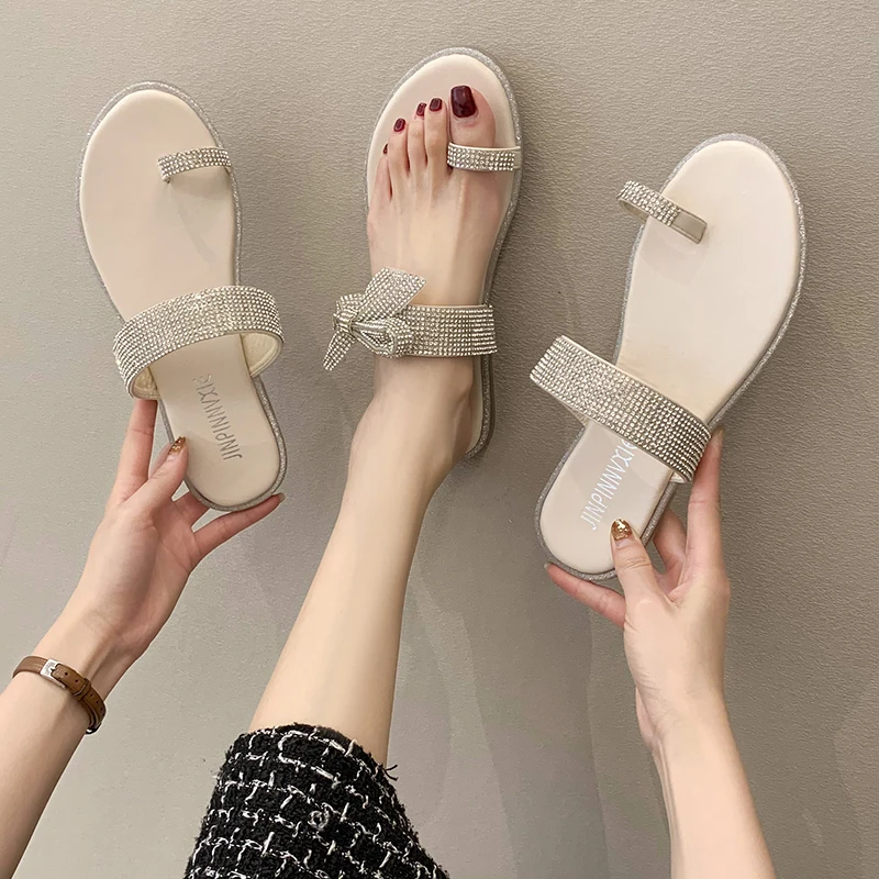 

Шлепанцы женские с блестками, повседневные сандалии из экокожи, плоская подошва, роскошные пляжные шлепанцы с блестками, В гавайском стиле, ...