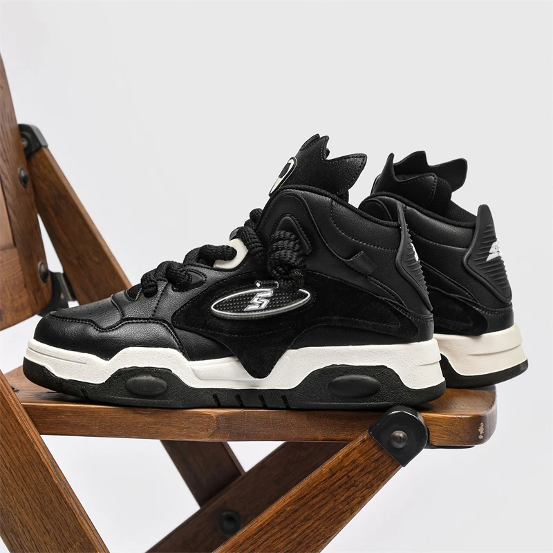 Рисунок 2 - Мужские высокие кроссовки